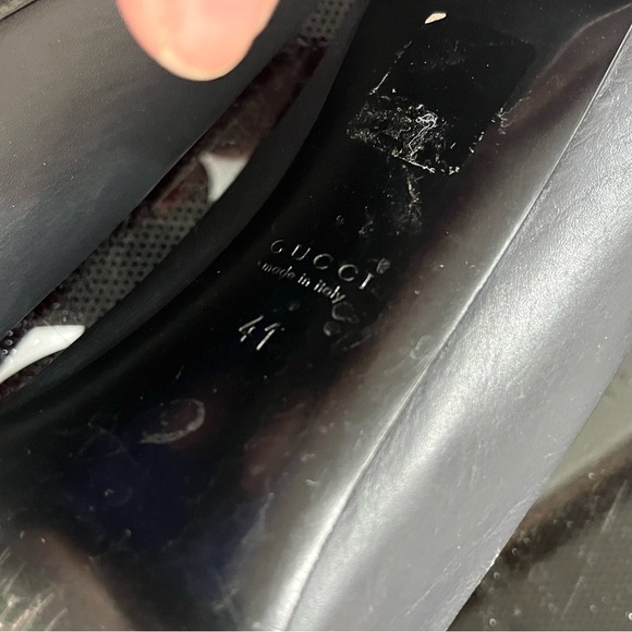 GUCCI  navy Heels with Chain Detail - Picture 8 of 10